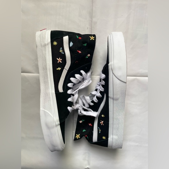 Vans of the Wall Unisex Sneakers - Picture 10 of 11